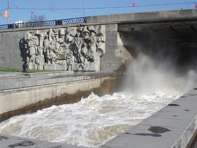 Barrage sur la rivière Iset